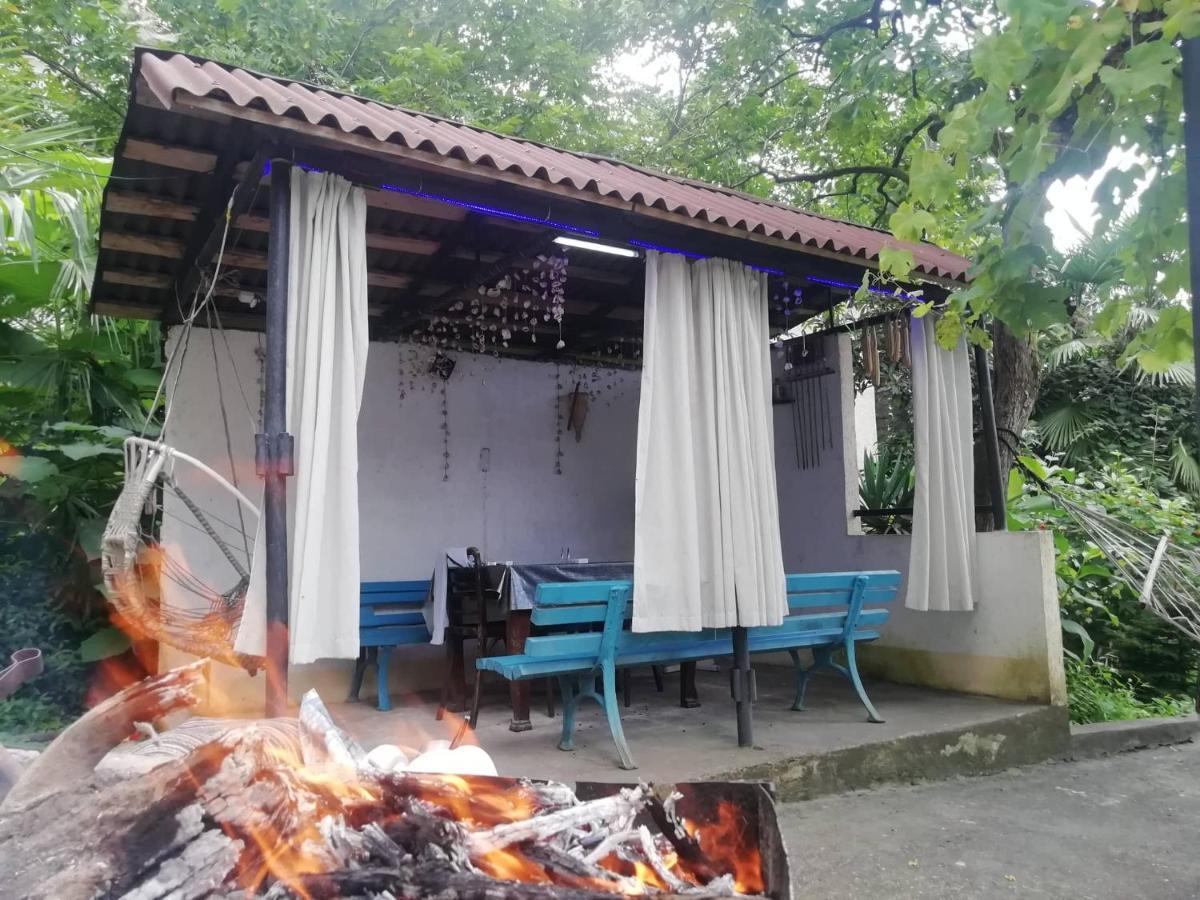 Achi Guest House Makhinjauri Buitenkant foto