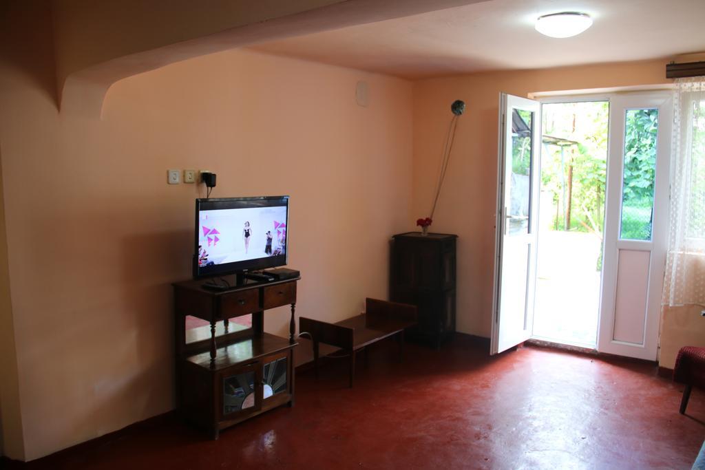 Achi Guest House Makhinjauri Buitenkant foto
